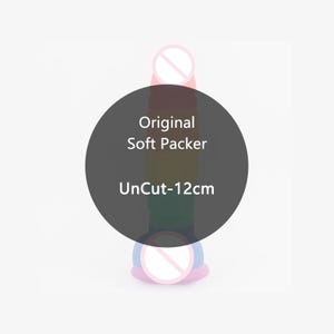 Puede incluir: Un packer suave multicolor de forma cilíndrica, con un diseño apilado de segmentos en rosa, marrón, amarillo, verde y azul. El texto "Original Soft Packer" y "UnCut-12cm" aparece en blanco sobre una superposición circular oscura.