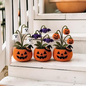 Vaso de abóbora de crochê feito à mão, abóbora com morcego fantasma e flores, presente assustador de Halloween para casa.