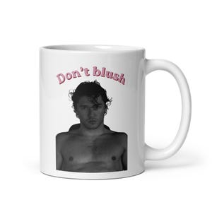 Taza "No te sonrojes" de Garret Graham | Taza para fuera del campus