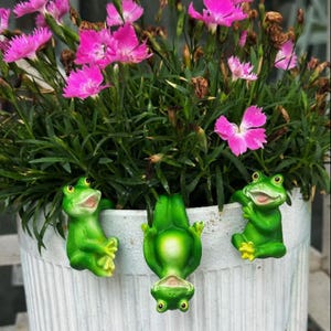 3 Pack Resin Frog Pot Hugger Figurines, Cute Green Frog Plant Pot Edge Garden Decor