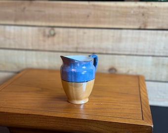 Lattiera vintage Celebra in ceramica blu e marrone chiaro, prodotta in Cecoslovacchia.