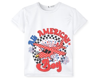 Camiseta infantil All American Boy del 4 de julio / Gráfico de carreras de aviones y fuegos artificiales