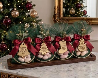 Personalized Christmas Favors for Guests, Sugared Almond Place Card Favor, Custom Family Name & 2026, Bulk Holiday Table Gift Tag