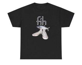 T-shirt met vis- en sneakers
