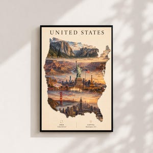 Könnte beinhalten: Ein gerahmter Kunstdruck mit dem Titel UNITED STATES, der eine kartenförmige Collage amerikanischer Wahrzeichen wie die Freiheitsstatue und die Golden Gate Bridge zeigt. Unten stehen die Angaben AREA 9.833.520 km² und CAPITAL Washington, D.C.