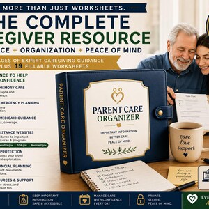Può includere: Un raccoglitore blu navy Parent Care Organizer con scritte dorate e chiusura a scatto. Il set include 49 pagine di guide all'assistenza e schede compilabili, una tazza beige con il testo care love support e varie note informative.