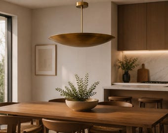 Koepelvormige hanglamp van gehamerd messing – moderne, minimalistische hanglamparmatuur