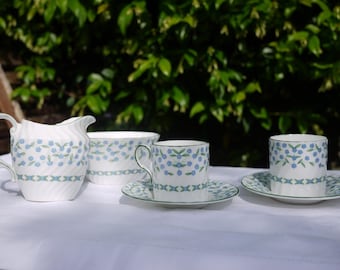 Juego de café vintage Aynsley Forget Me Not: 2 tazas, platillos, azucarero, jarra para la crema.