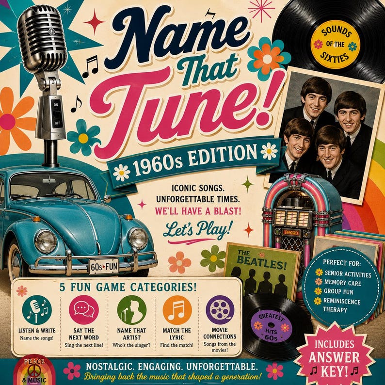 K&ouml;nnte beinhalten: Name That Tune! 1960s Edition Spielbrett mit einem t&uuml;rkisfarbenen Oldtimer, einem silbernen Mikrofon, einer Jukebox und einem Bandfoto. Das Design enth&auml;lt bunte Blumen, Schallplatten und Text, der f&uuml;nf Spielkategorien und Anleitungen beschreibt.
