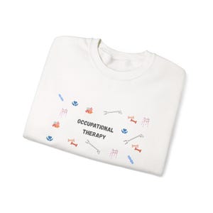 Sudadera con cuello redondo y estampado de herramientas de terapia ocupacional imagen 4