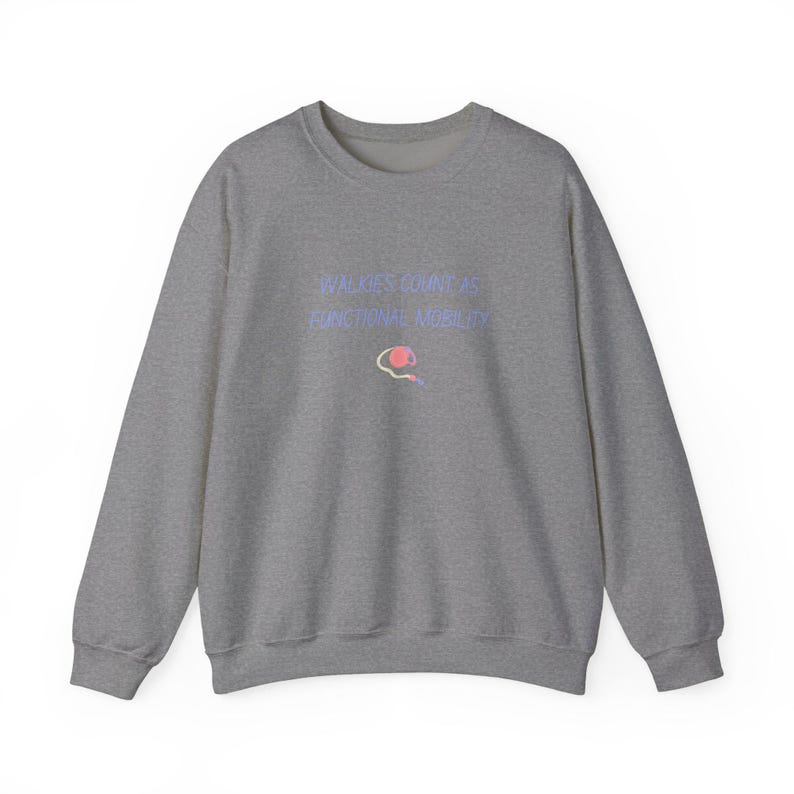 Sudadera con estampado de huellas de perro y la frase "Pasear cuenta como movilidad funcional" (humor sobre pasear mascotas) imagen 5