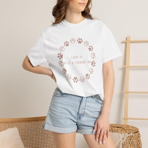Pfotenabdruck-Kranz – Ich bin ein Therapiehund-T-Shirt | T-Shirt für Tierliebhaber Bild 1