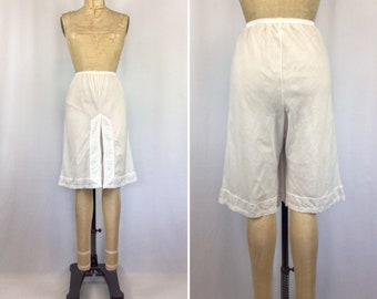 Vintage 60s Bloomers | Vintage white cotton tap shorts | 1960s white lace trim knickers