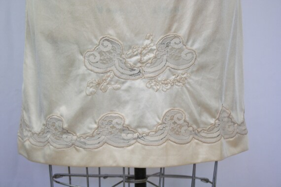 Vintage 70s slip | Vintage cream embroidered half… - image 2