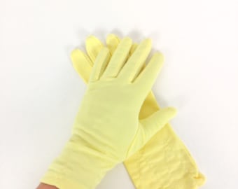 Gants vintage des années 60 | gants vintage jaune ensoleillé | gants en nylon des années 1960