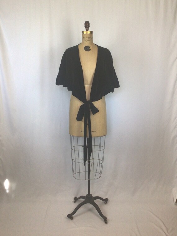 Vintage 50s cape | Vintage black velvet ruffle st