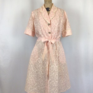 Vintage 50s Robe Vintage floral print bathrobe 1950s pink floral lounge house coat image 5