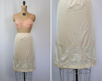 Vintage 70s slip | Vintage cream embroidered half slip | 1970s nylon skirt slip