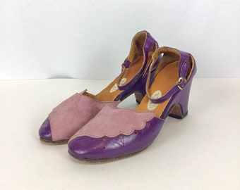 chaussures vintage des années 30 | talons compensés vintage en daim violet lilas | chaussures bicolores à bride de cheville des années 1930