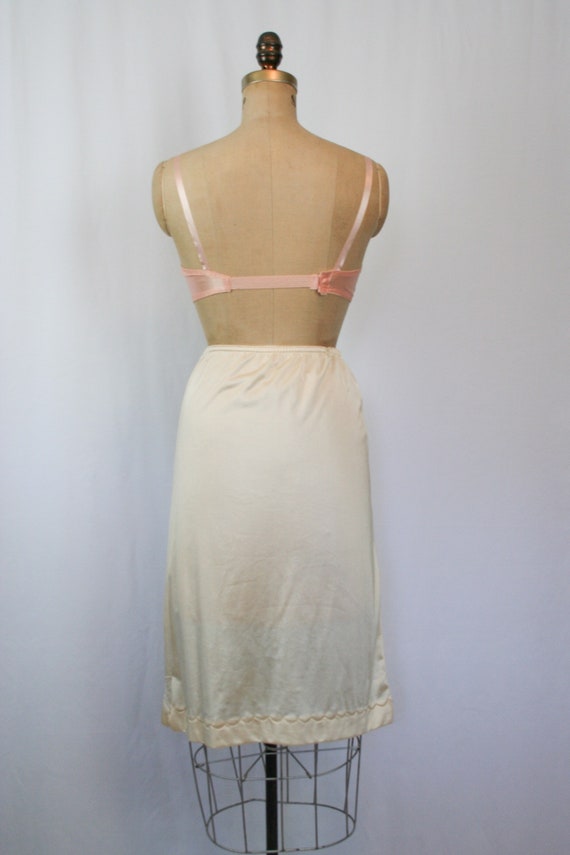 Vintage 70s slip | Vintage cream embroidered half… - image 9