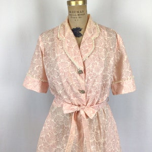 Vintage 50s Robe Vintage floral print bathrobe 1950s pink floral lounge house coat image 3