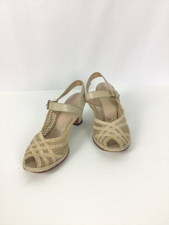 Vintage 40s shoes | Vintage ivory peep toe heels … - image 1