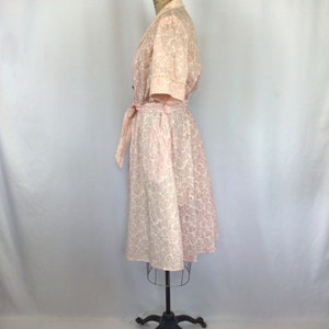 Vintage 50s Robe Vintage floral print bathrobe 1950s pink floral lounge house coat image 8