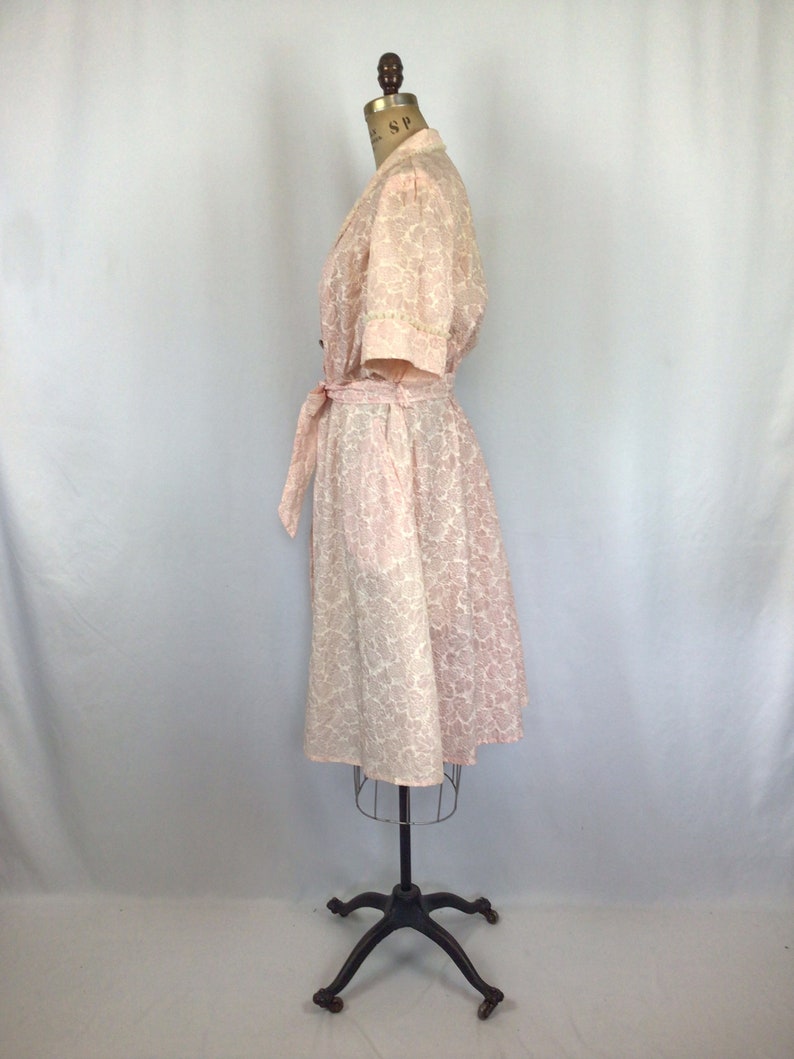 Vintage 50s Robe Vintage floral print bathrobe 1950s pink floral lounge house coat image 8