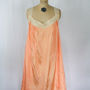 Vintage 30s nightgown Vintage peach rayon lace nightdress 1930s XXLarge negligee image 2