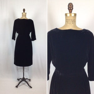 robe vintage des années 50 | robe de soirée en velours noir vintage | Robe de cocktail noire Henry Lee des années 1950