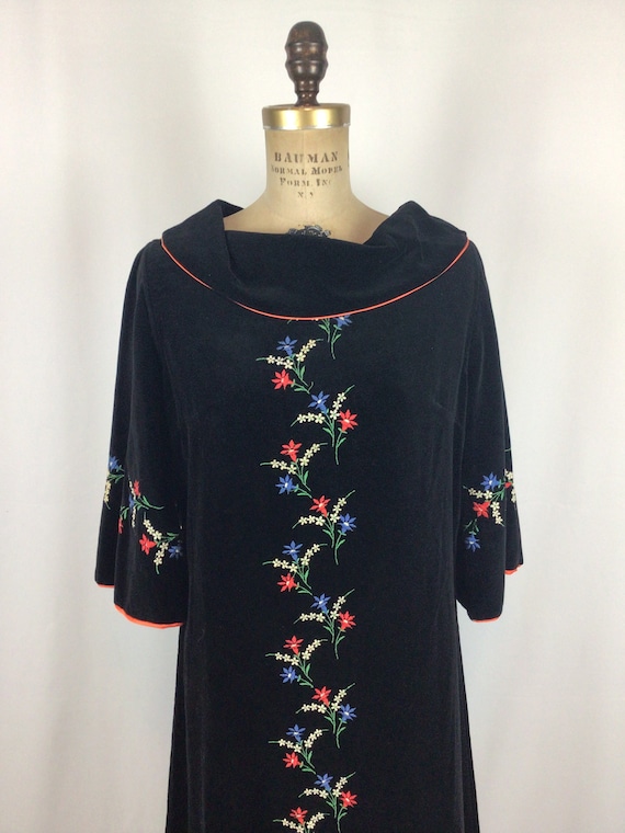 Vintage 60s dress | Vintage embroidered black vel… - image 2
