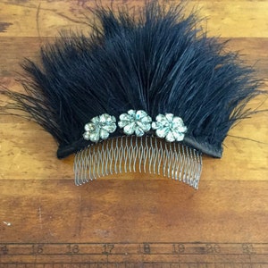 Bespoke hair comb Vintage 20s black feathers 50s rhinestone button flowers comb image 3