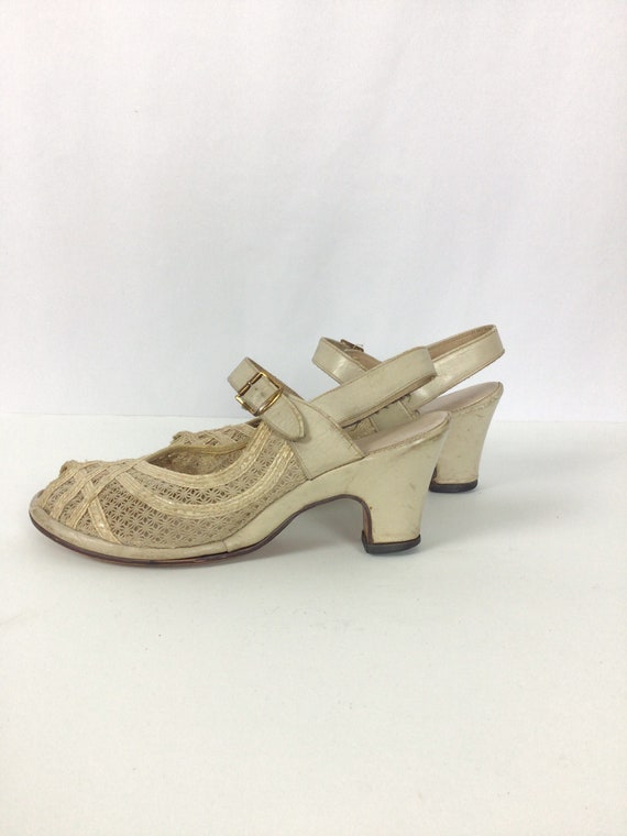 Vintage 40s shoes | Vintage ivory peep toe heels … - image 5