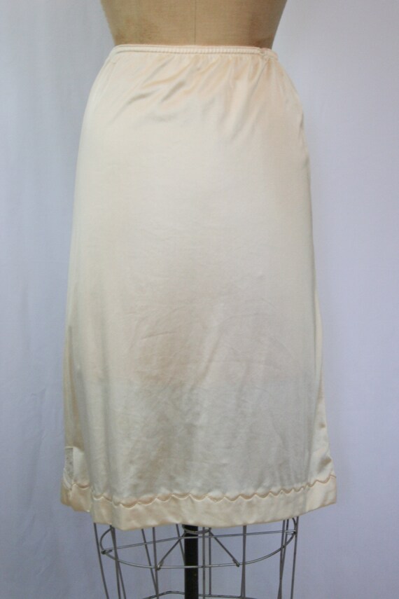 Vintage 70s slip | Vintage cream embroidered half… - image 7