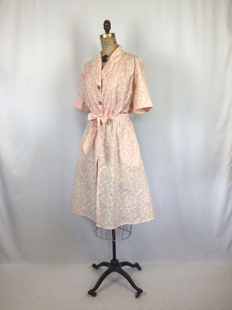 Vintage 50s Robe Vintage floral print bathrobe 1950s pink floral lounge house coat image 7