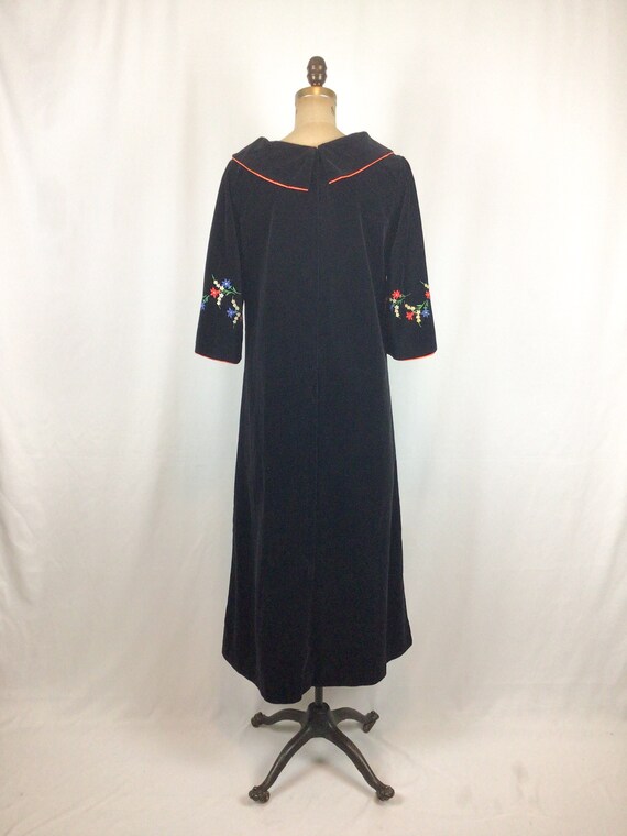 Vintage 60s dress | Vintage embroidered black vel… - image 9