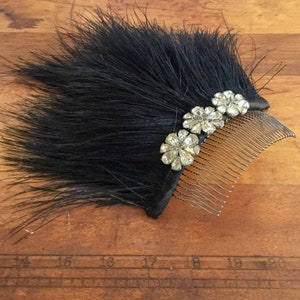 Bespoke hair comb Vintage 20s black feathers 50s rhinestone button flowers comb image 5