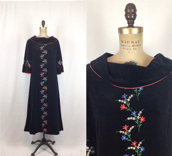 Vintage 60s dress | Vintage embroidered black vel… - image 1