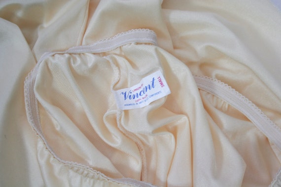 Vintage 70s slip | Vintage cream embroidered half… - image 10