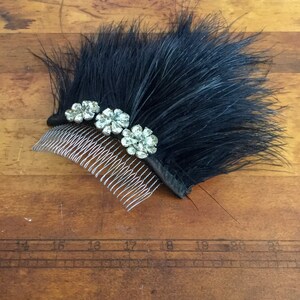 Bespoke hair comb Vintage 20s black feathers 50s rhinestone button flowers comb image 4