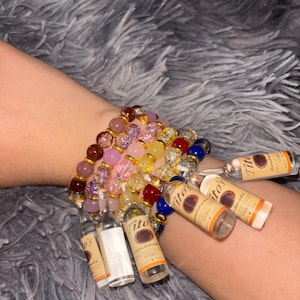 Tito’s Bottle Glass Beaded Bracelets, Stackable Bracelets, Handmade, Elastric Stretch, Jewlery Gift, Multicoloured, Customizable