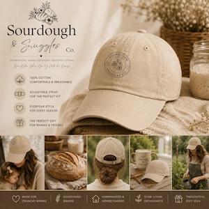Pode incluir: Um boné de beisebol bege com um logótipo circular contendo o texto Sourdough & Snuggles Co. e uma ilustração de trigo. O boné possui uma aba curva, uma coroa estruturada com ilhós e uma tira ajustável na parte traseira para um ajuste seguro.