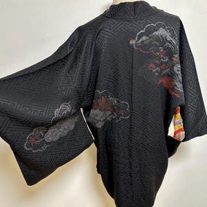 Vintage haori - Temple, mountain, clouds and bamboo leaf, One crest of golden paulownia, Urushi thread, Japanese haori, 50s