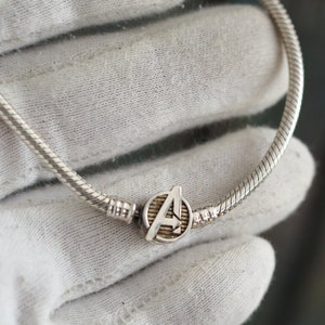 Pandora Moments Marvel The Avengers Logo Clasp Snake Link Bracelet 925 Sterling Silver Fully Hallmarked 21 cm image 1