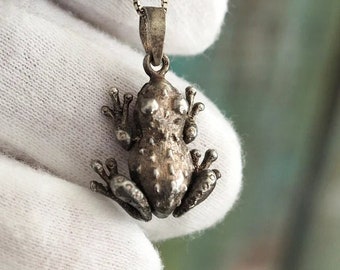 Frog pedant -movable legs, 925 silver chain and pendant, vintage silver handcrafted pendant on silver chain