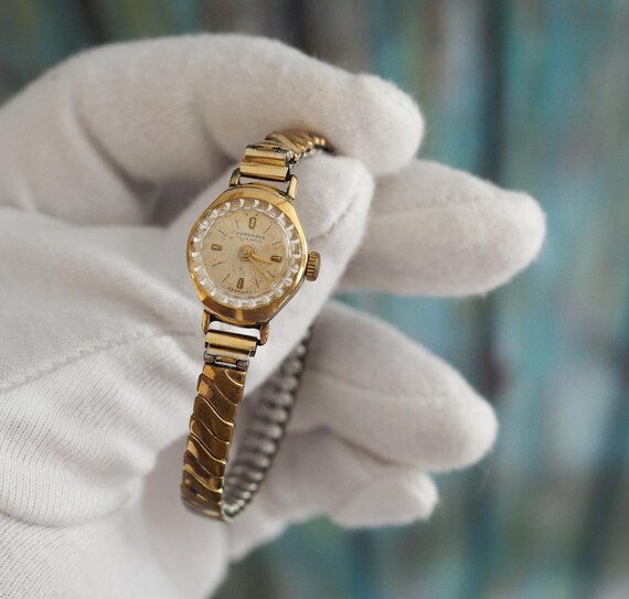 Montre Femme Quartz Vintage Dorée - Cadran Carré Chiffres Romains, Boîtier Acier Inoxydable 27 Mm