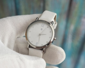 Women’s Quartz Watch 32 mm – Stainless Steel Back, White Dial, New Battery, Water Resistant, Minimalist Style