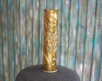 WWI Trench Art Brass Shell Vase – Handcrafted 75 mm Artillery Shell, Floral Repoussé, 1916 Dated Military Memorabilia