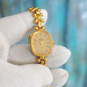 Vintage Royal Ladies Watch – Gold Tone Bracelet – 22x19mm Case – 185mm Long – Mechanical Wind-Up – Elegant Design
