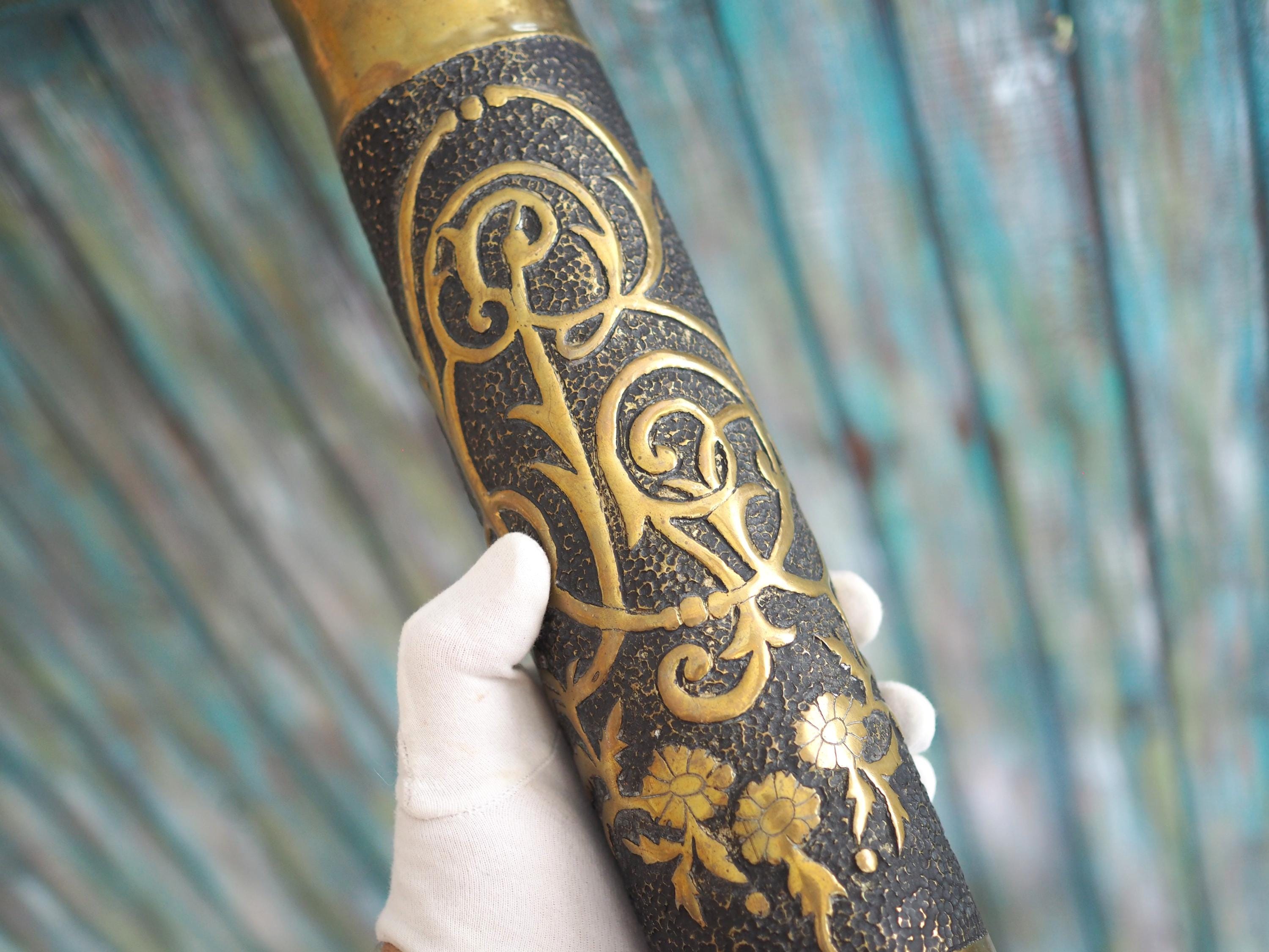 1924 Trench Art Brass Shell Vase – Handcrafted 75 mm Artillery Casing with Floral Monogram & Blackened Texture, Military Memorabilia